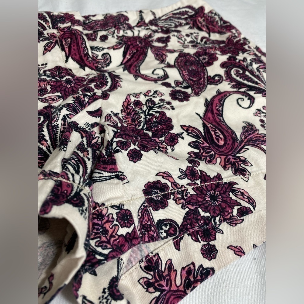 Size 0 Loft Ann Taylor Paisley Low Rise White Purple Embroidered Print Shorts - Picture 4 of 5
